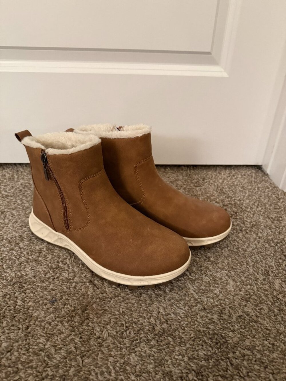 Khombu Women’s Brown Faux Fur Lined Ankle Boots Size 10